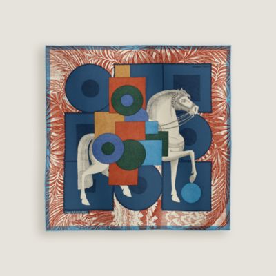 HERMES 幾何学模様 青い三角スカーフ 約44cm × 105cm HERMES 幾何学模様 シルクスカーフ HERMES 幾何学模様 青い三角